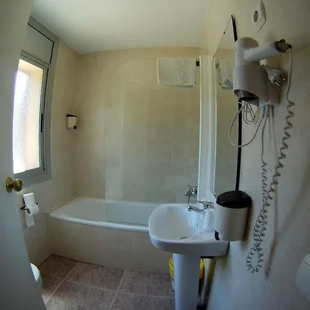 ゲストハウス Restaurante Cornella 3*