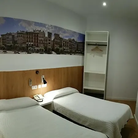 Maison d'hôtes Restaurante Cornella 3*